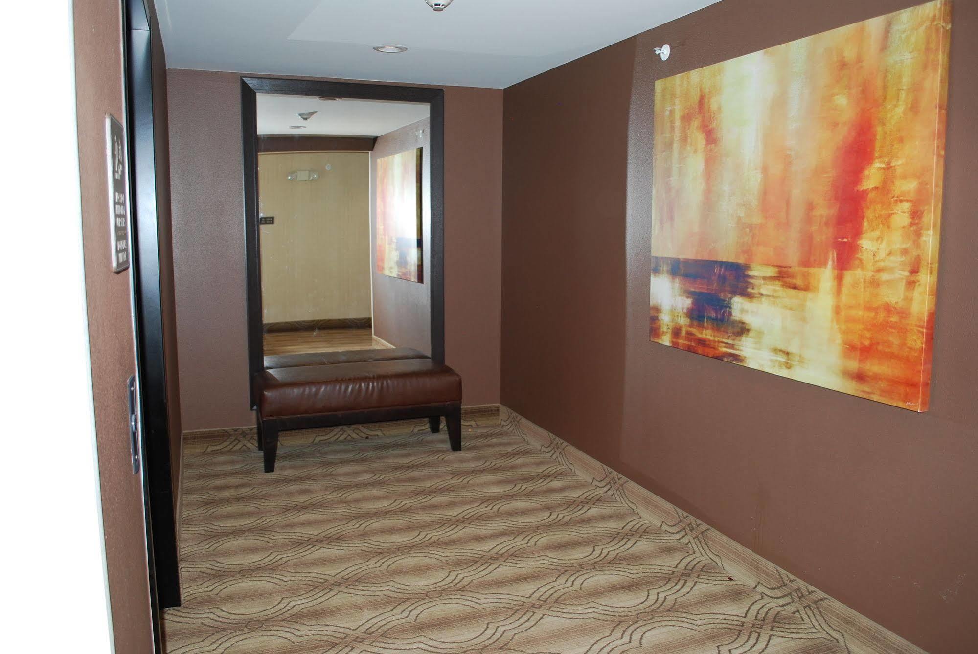 Landmark Suites - Уиллистон Экстерьер фото